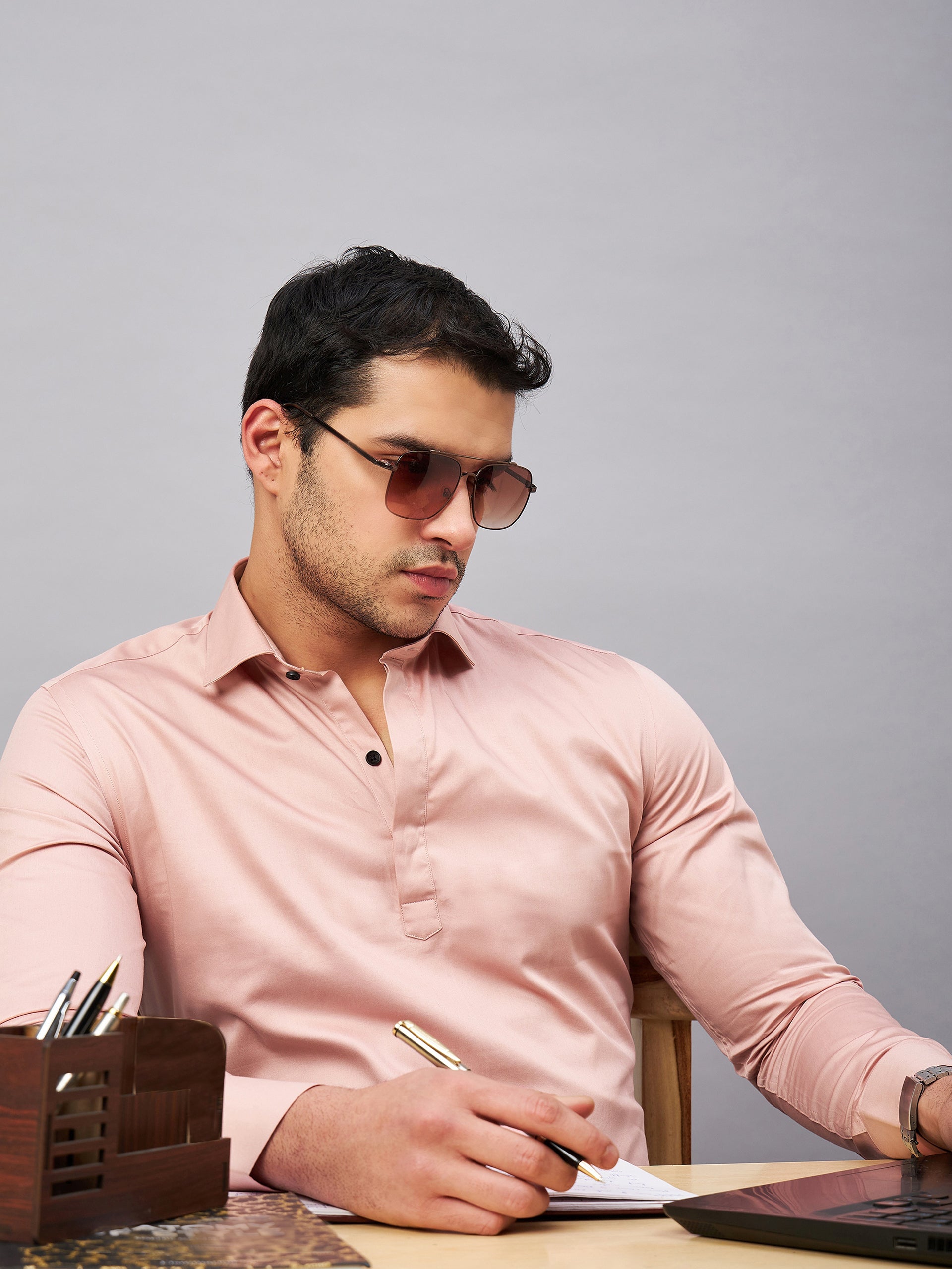 Regular Fit Semi Formal Solid Pink Shirt For Men